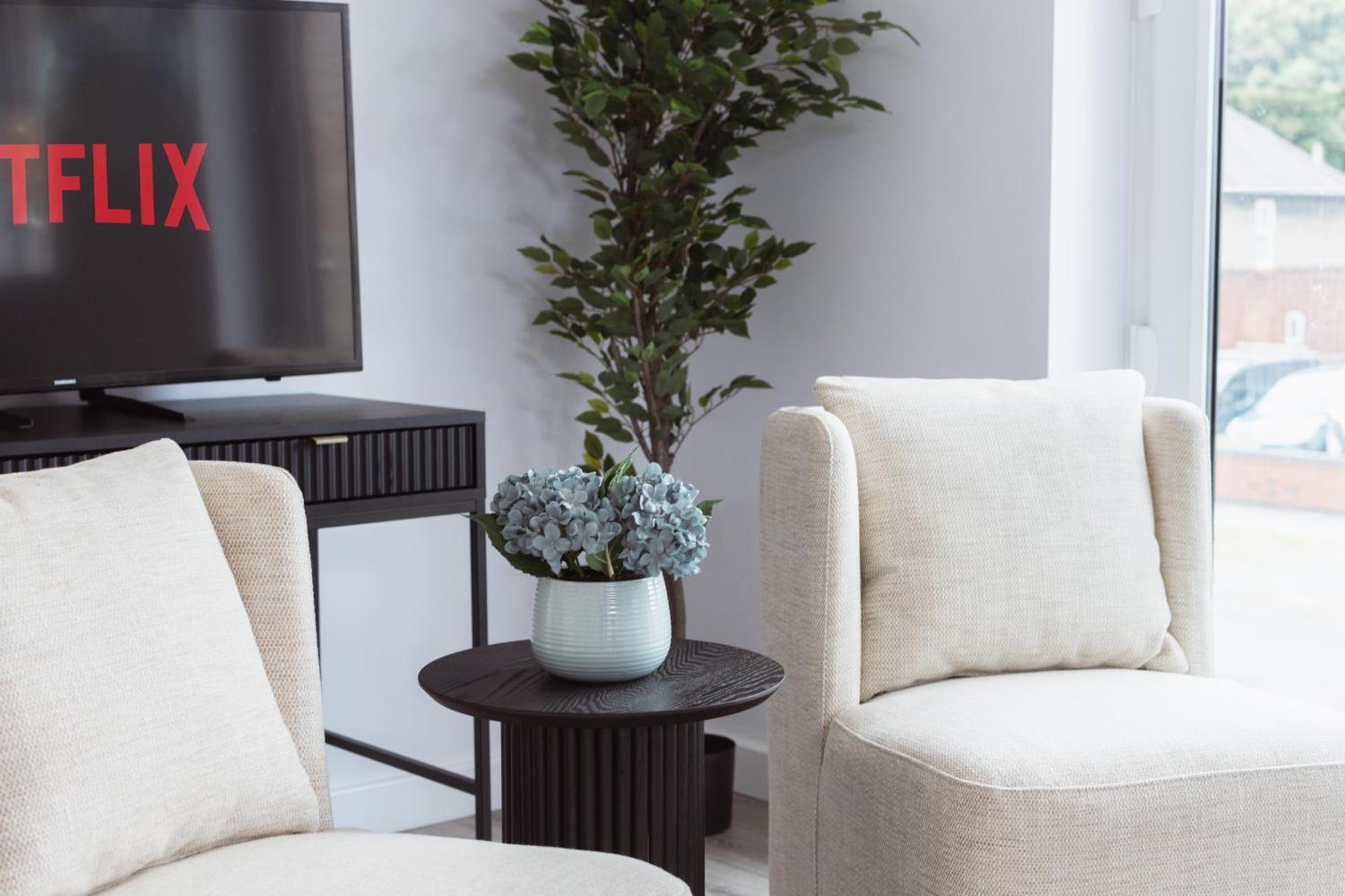 Stylish New-build, Free Parking, 20-minute Walk To Centre *